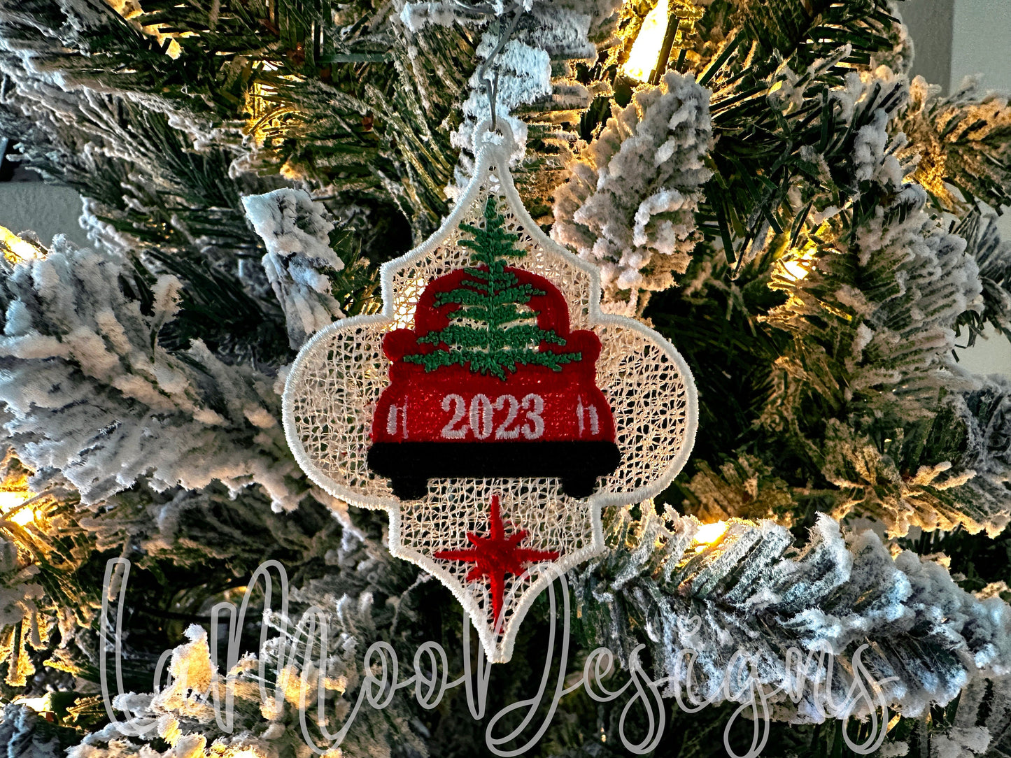 2025 Red Truck Freestanding Lace Arabesque Christmas Ornament Embroidery Design